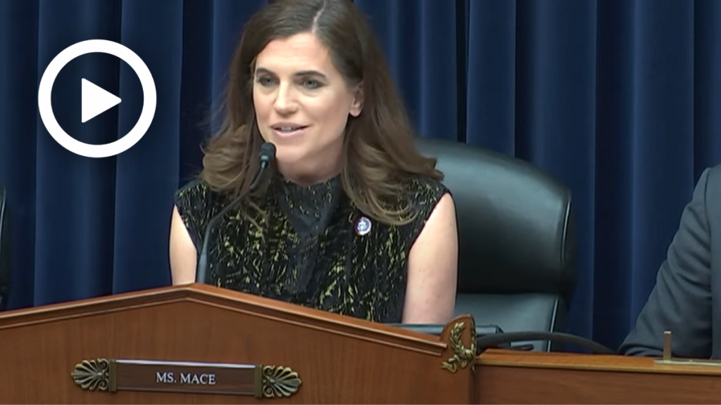 Mace prononce une déclaration d’ouverture rédigée par ChatGPT lors de l’audience AI – United States House Committee on Oversight and Accountability
