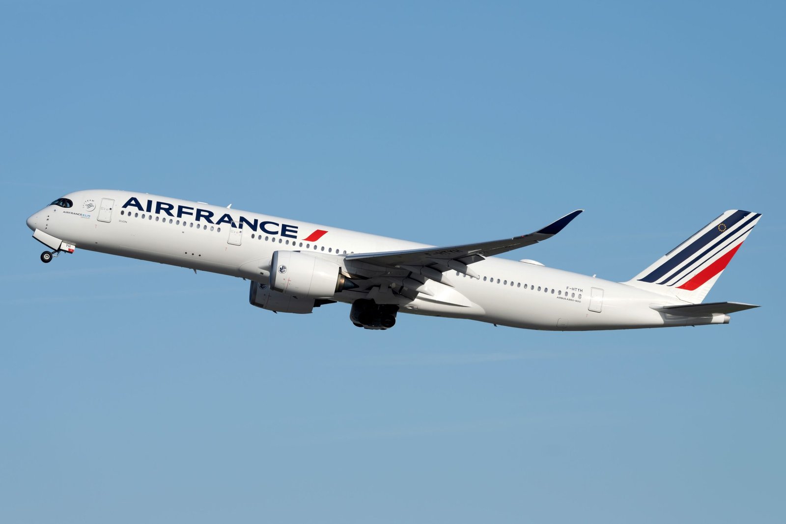 Air France transporte le cercueil du pharaon égyptien Ramsès II vers Paris en Airbus A350