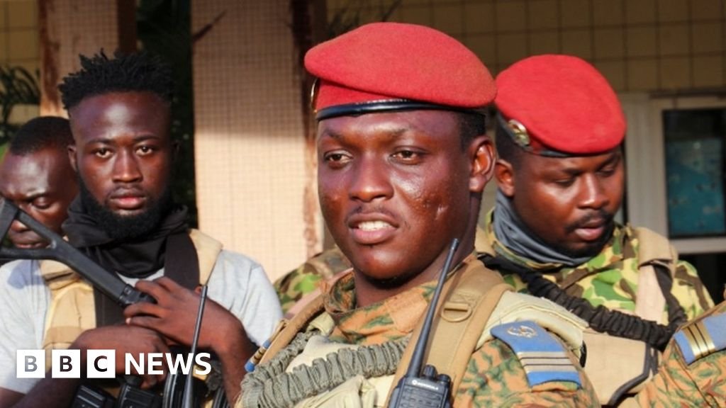 Des journalistes français expulsés du Burkina Faso – BBC News