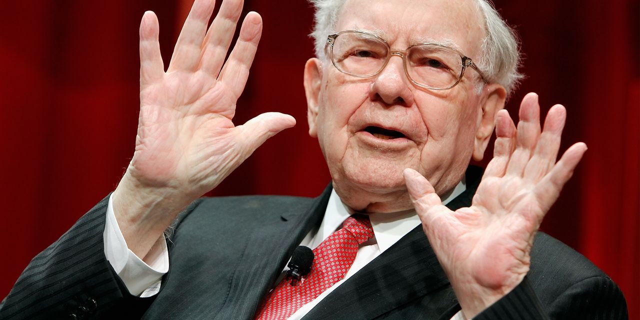 « J’ai vu des gens faire des choses stupides toute ma vie »: Warren Buffett double ses vues de longue date sur le bitcoin et la crypto