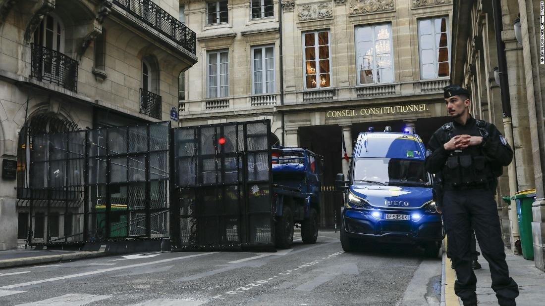 La France se prépare à statuer sur le projet de Macron de relever l’âge de la retraite