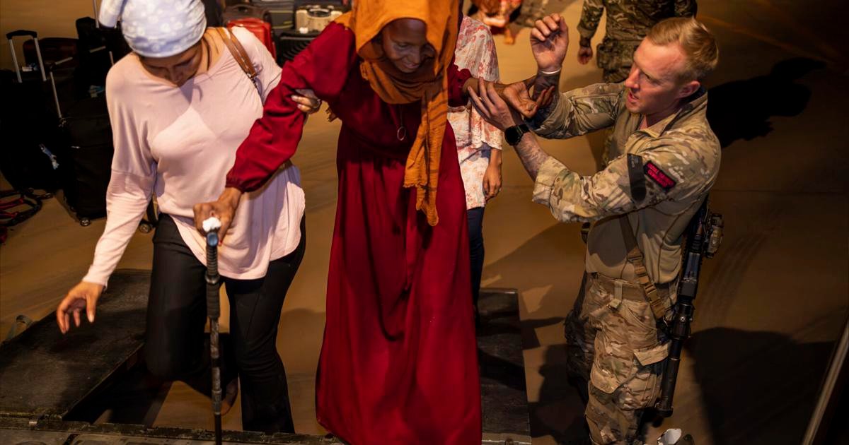 Les puissances mondiales tirent leurs citoyens alors que la violence ravage le Soudan