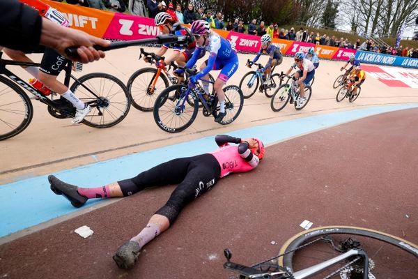 Les routes pavées de France ne font pas le poids face à Alison Jackson, star canadienne du cyclisme