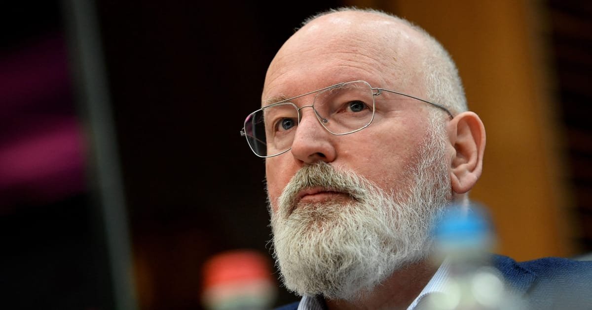Maintenant, Frans Timmermans reporte son voyage en Chine après un test COVID positif