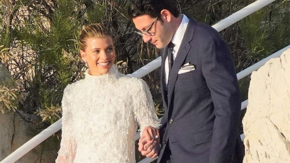 Sofia Richie enfile 3 robes Chanel sur mesure pour un mariage dans le sud de la France