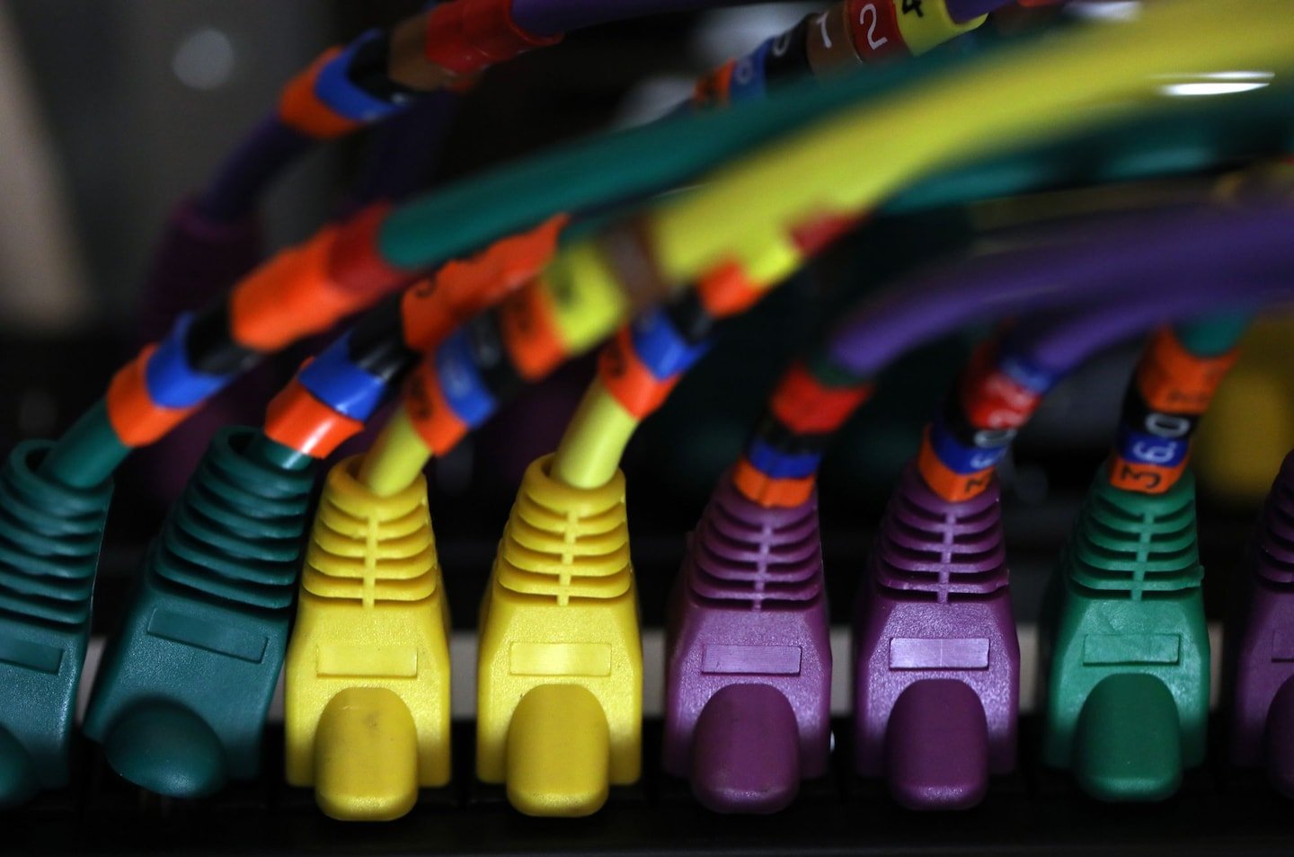 Une entreprise mystérieuse ayant des liens avec le gouvernement joue un rôle clé sur Internet