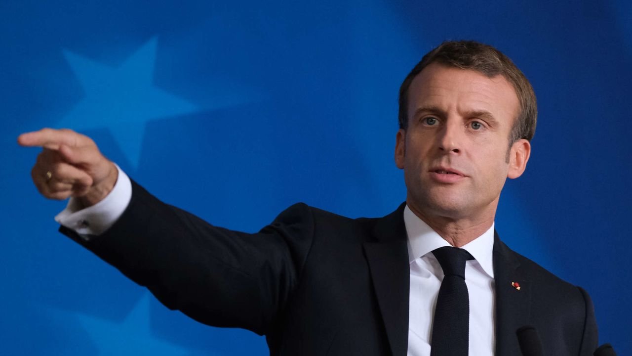 Macron a poursuivi ses plans malgré une opposition farouche.