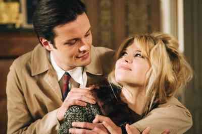 Julia de Nunez dans le rôle de la jeune Brigitte Bardot dans la série en six épisodes