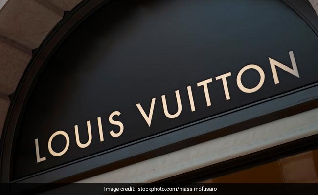 Des voleurs écrasent une voiture dans un magasin Louis Vuitton pour voler des sacs à main en France