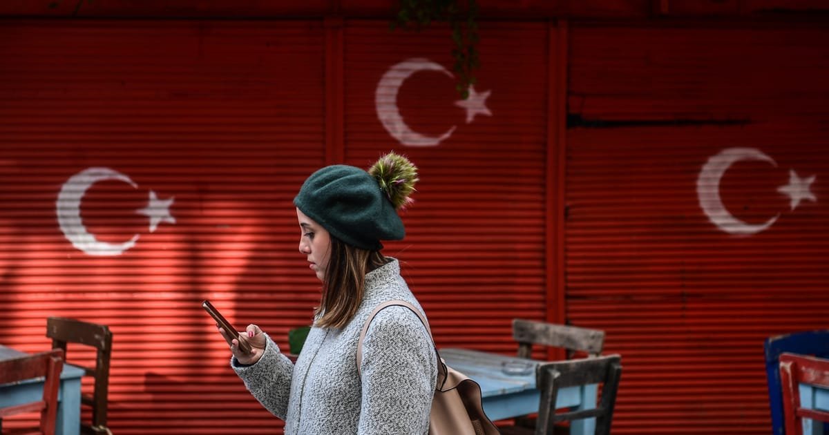Erdoan accorde aux fonctionnaires une augmentation de salaire de 45% dans la course électorale serrée en Turquie
