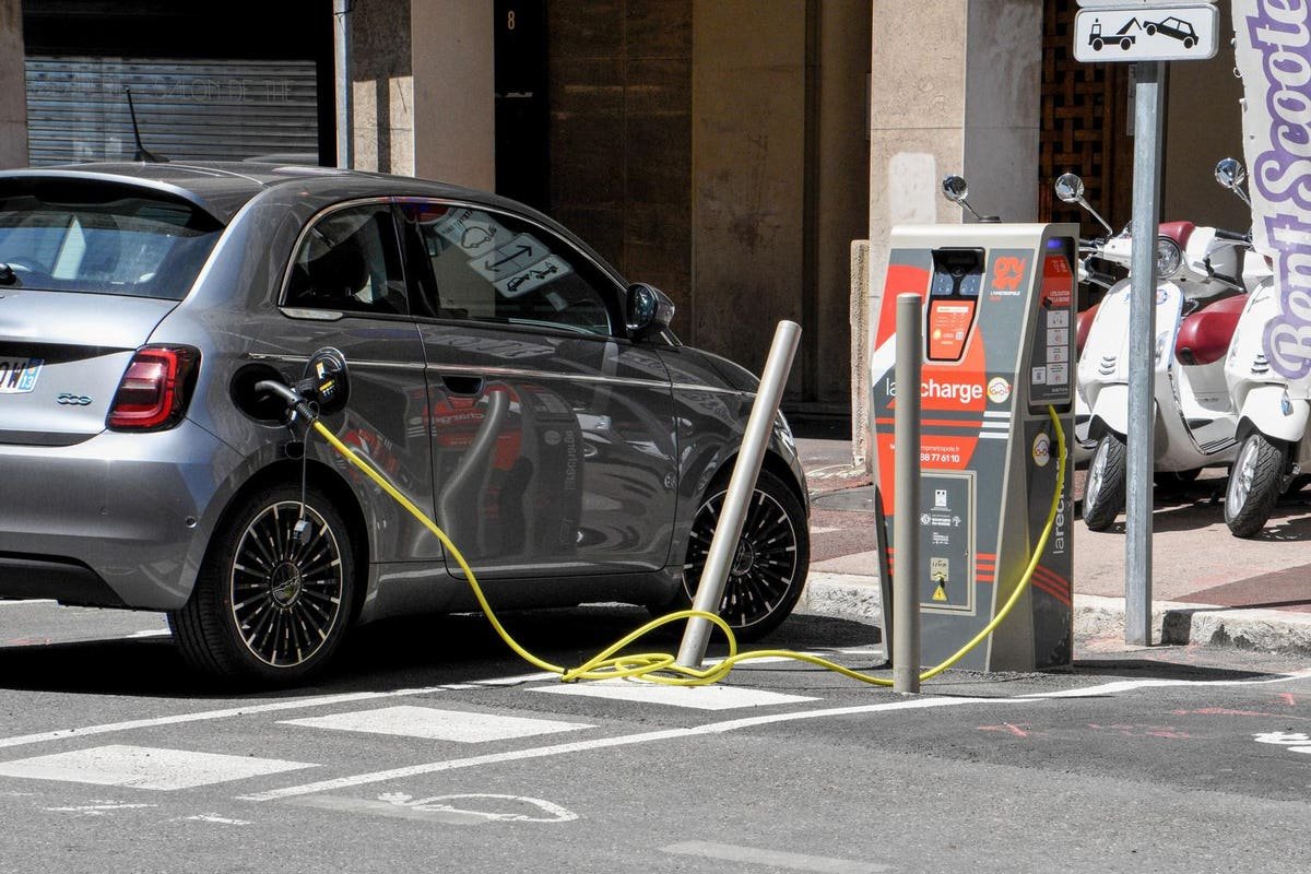 La France passe 100 000 bornes de recharge pour voitures électriques