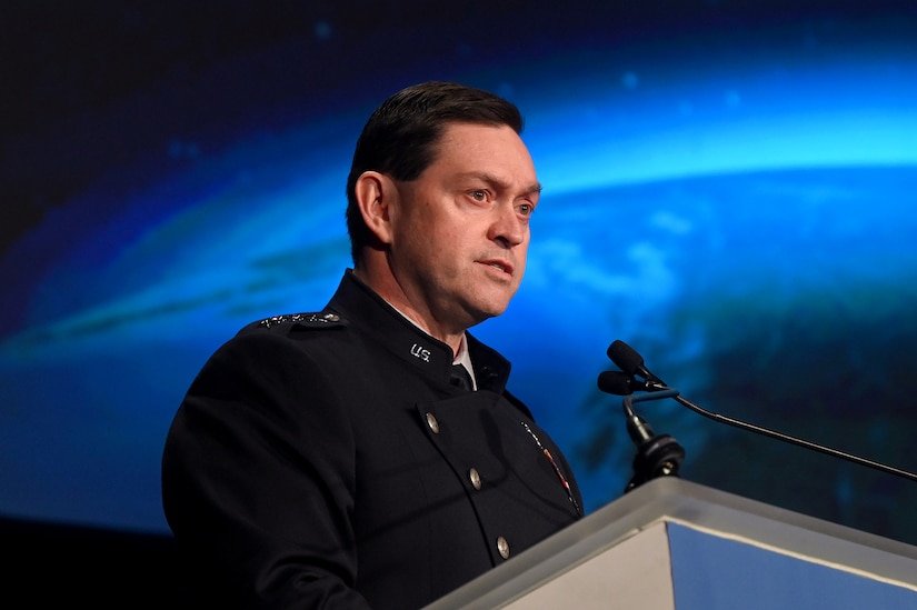 La  » complaisance  » doit être évitée pour maintenir la supériorité américaine dans l’espace, déclare Saltzman