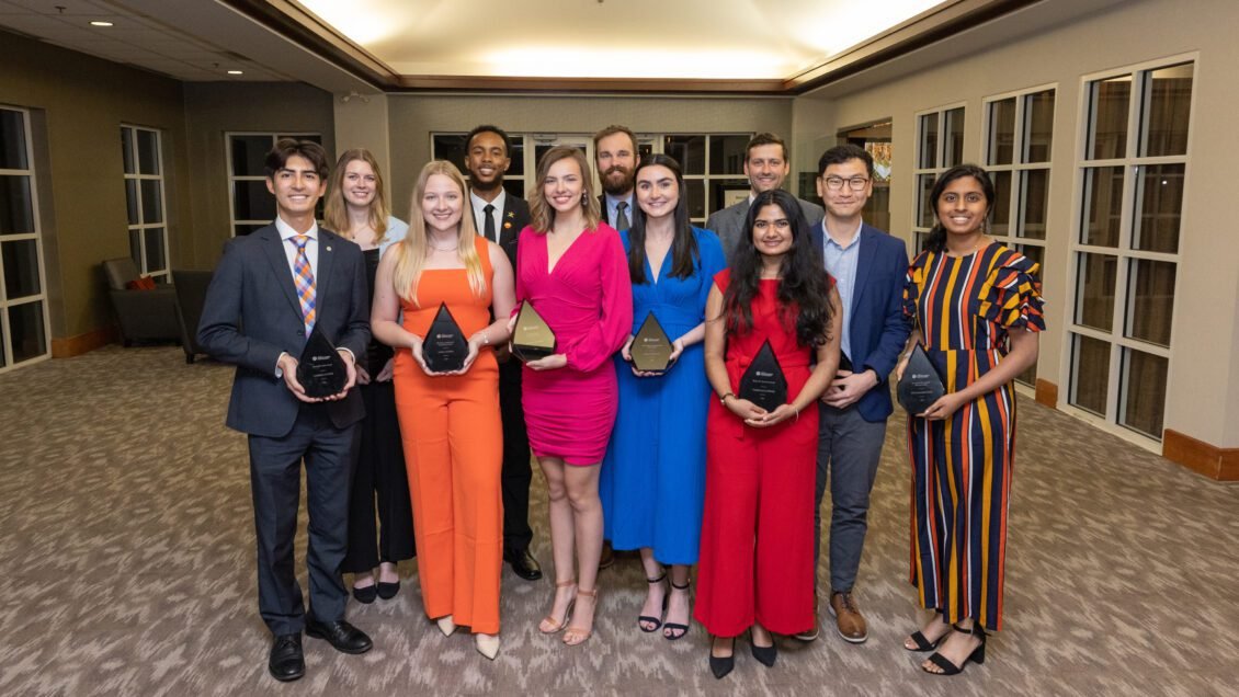 Onze étudiants honorés par le College of Engineering, Computing and Applied Sciences