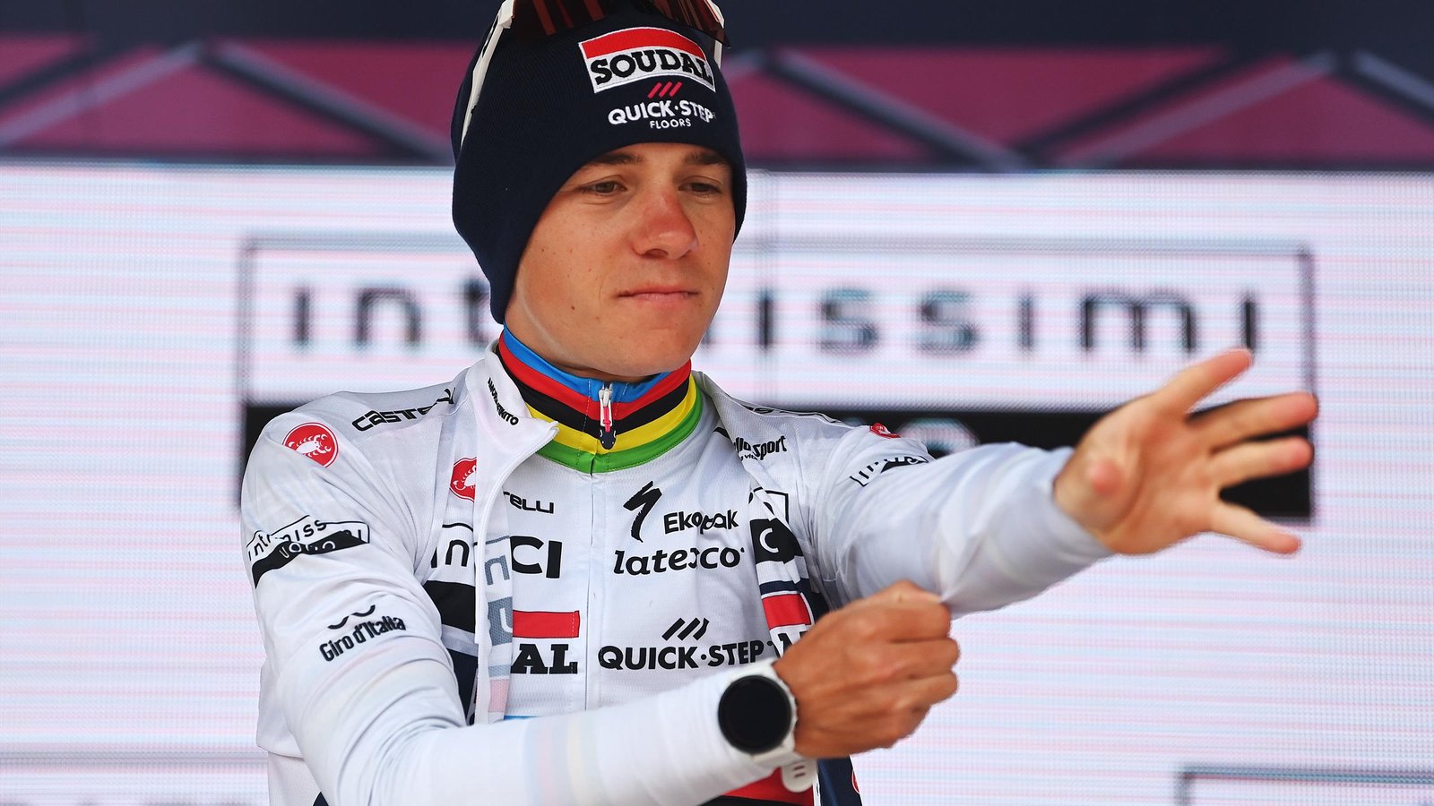 Remco Evenepoel « ne devrait pas aller au Tour de France » malgré la sortie du Giro d’Italia, affirme Philippe Gilbert