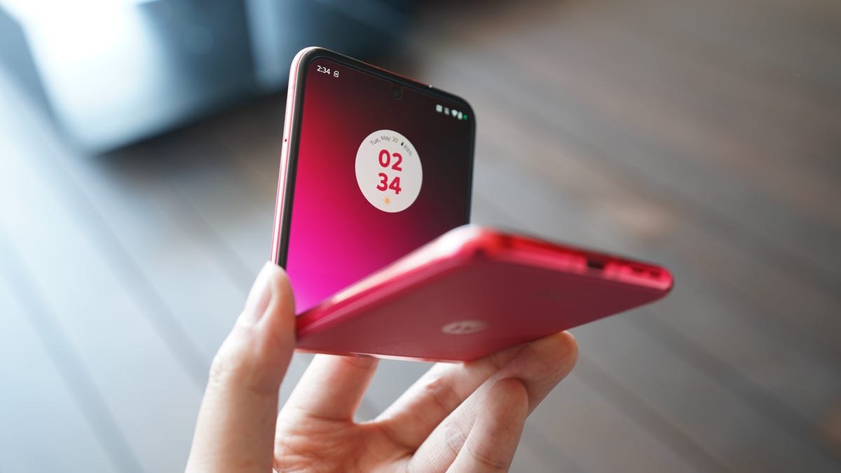 AT&T vend le Motorola Razr Plus pour 180 $ – aucun échange requis