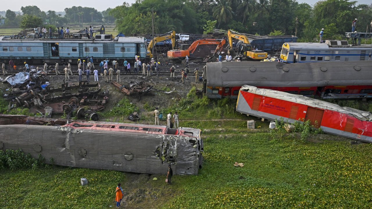 Des responsables indiens déclarent un accident de train mortel causé par une erreur de signal