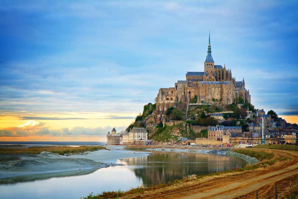 La France dit aux touristes de rester à l'écart de ses plus grands monuments