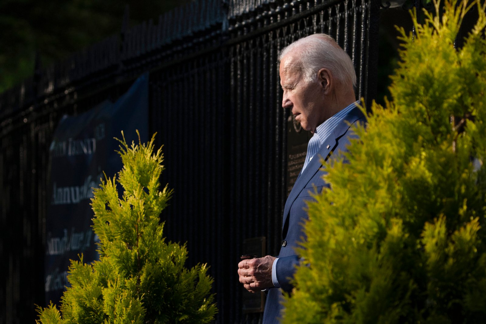 La dent est là-bas: Biden obtient un canal radiculaire