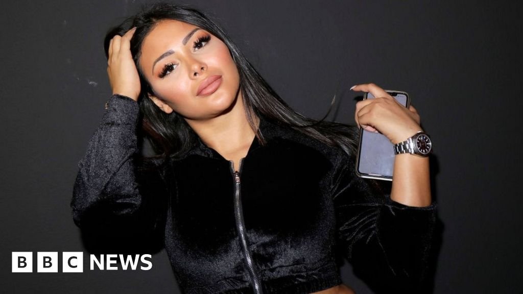 Les influenceurs en ligne de mire alors que la France s’attaque aux escroqueries – BBC News Afrique