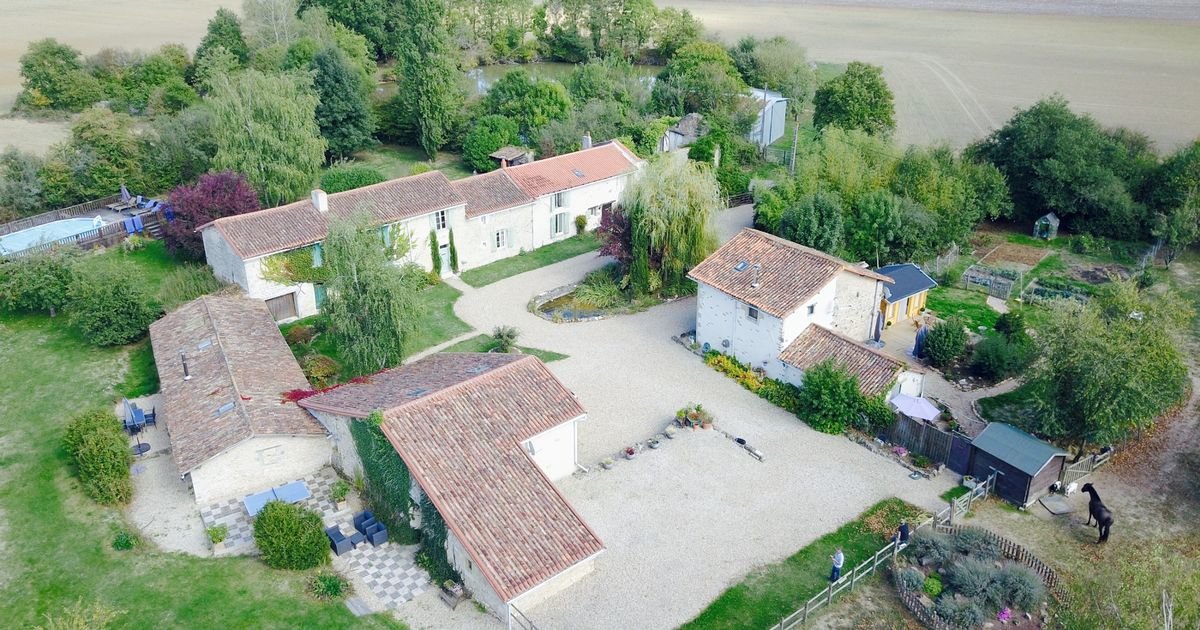 « Nous avons déménagé en France et acheté un village entier pour le prix d’une maison au Royaume-Uni »