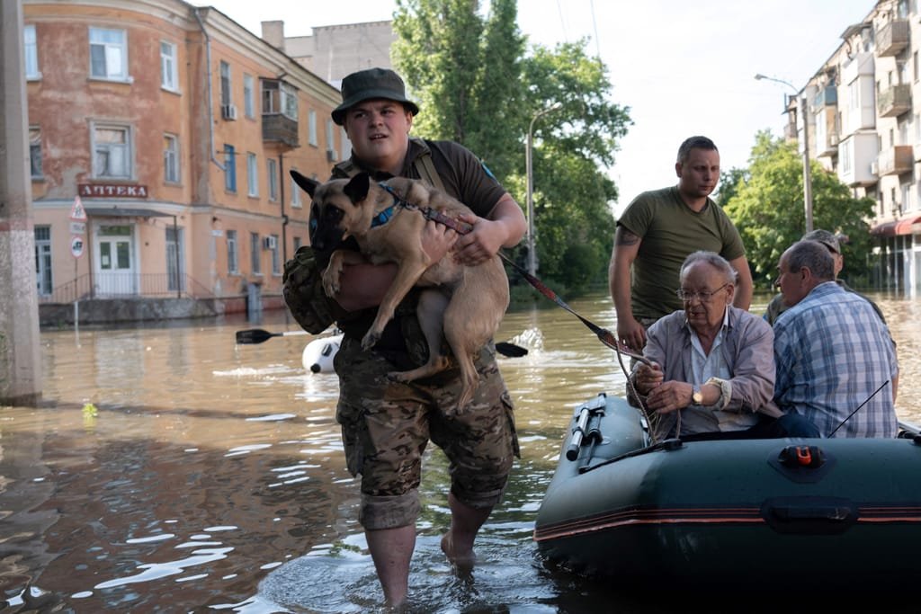 Rishi Sunak dénonce le "nouveau creux" de la Russie alors que le MI6 enquête sur l'explosion d'un barrage en Ukraine 1 Rishi Sunak denonce le nouveau creux de la Russie alors