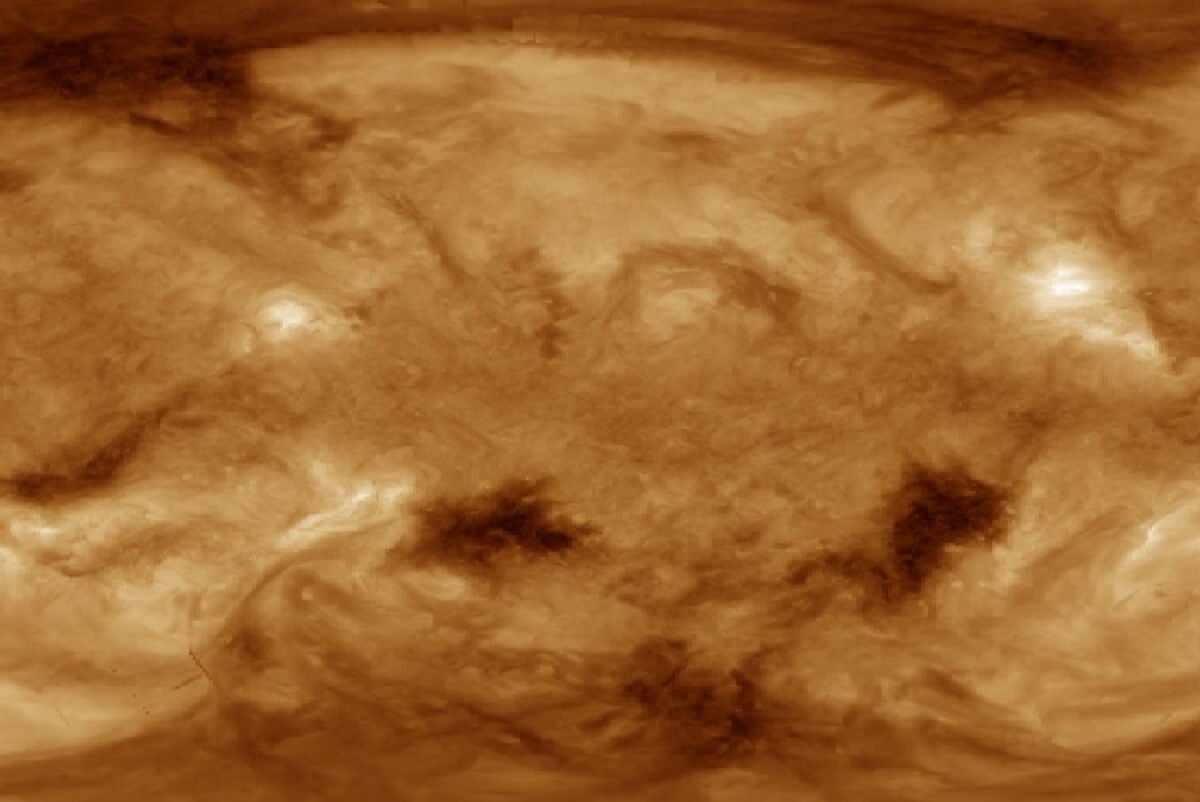 Une carte aplatie de toute la surface du Soleil