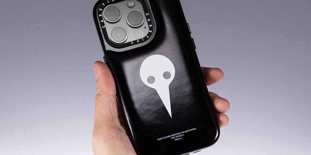 une main tenant un téléphone portable