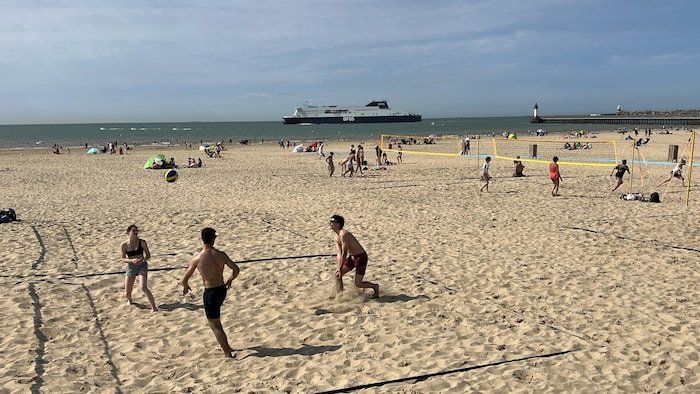 La plage de Calais, dans le nord de la France.
