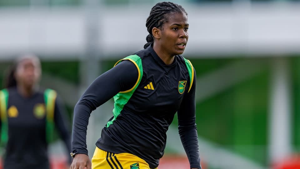 Shaw cherchera à troubler la défense française.  - Soccrates Images/Getty Images