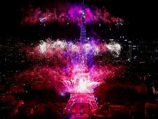 Au milieu des craintes d’un regain de violence, la France interdit la vente de feux d’artifice le 14 juillet