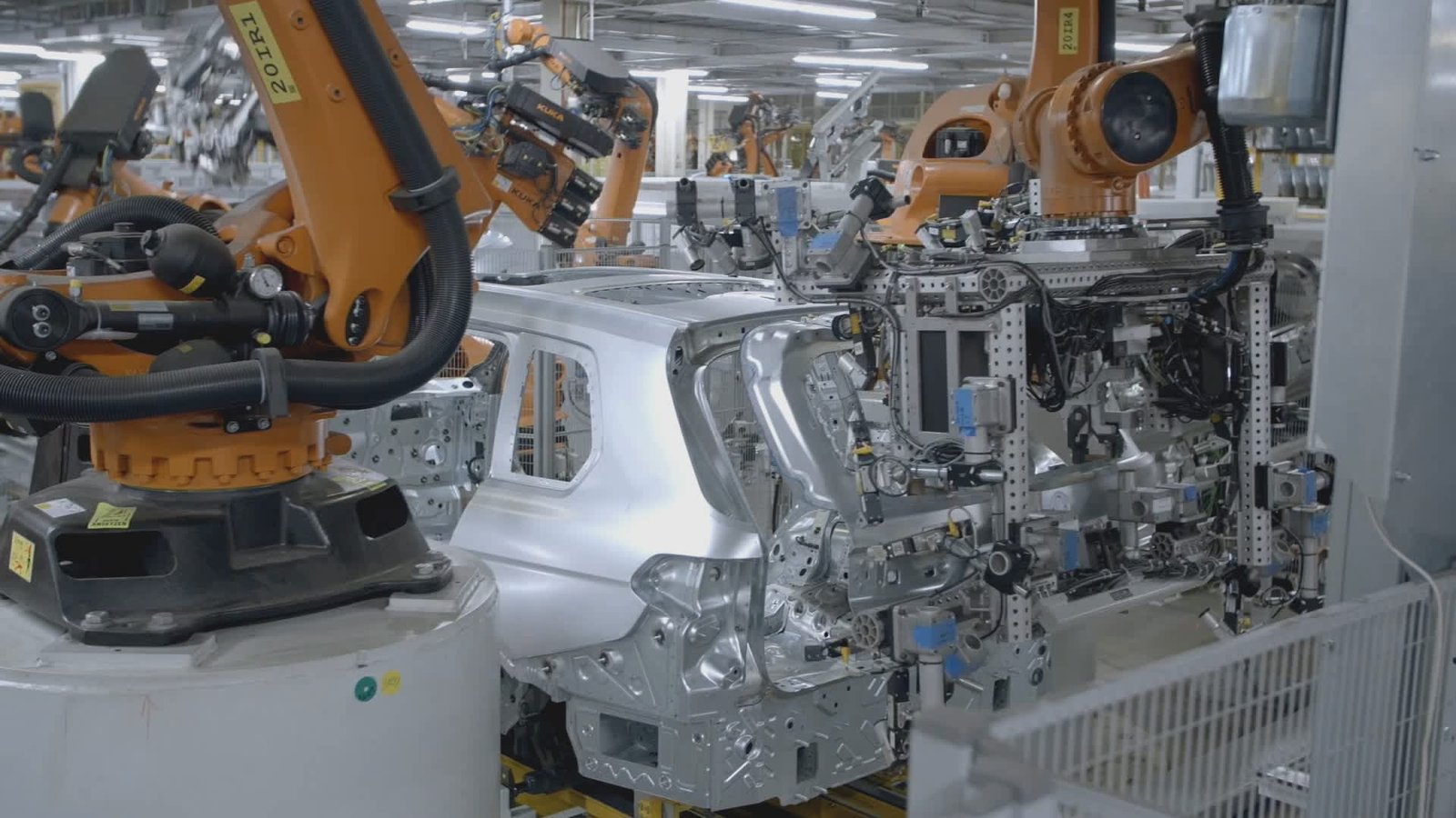 Comment BMW utilise l’IA pour rendre l’assemblage des véhicules plus efficace