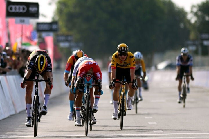 Doutes, malchance et départ endommagé: le Tour de France "ça passe ou ça casse" de Caleb Ewan 1 L'arrivée au sprint de l'étape 1 de l'UAE Tour