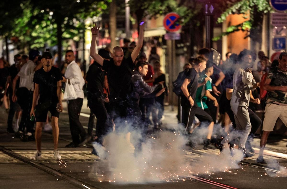 Émeutes et manifestations un appel à la France pour faire face au malaise social