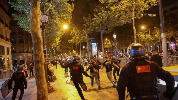 Est-ce un retour permanent au calme ?  Je serai… : Emmanuel Macron