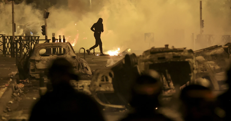 Les manifestations en France déclenchent des problèmes sociaux profondément enracinés