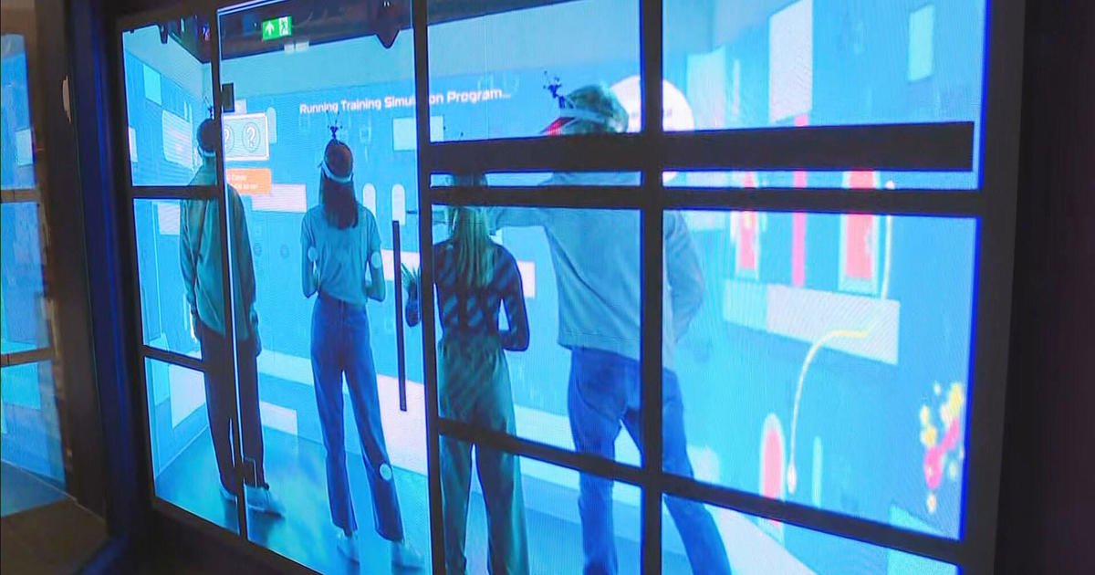 L’expérience de réalité virtuelle au Natick Mall élimine les lunettes pour les jeux interactifs