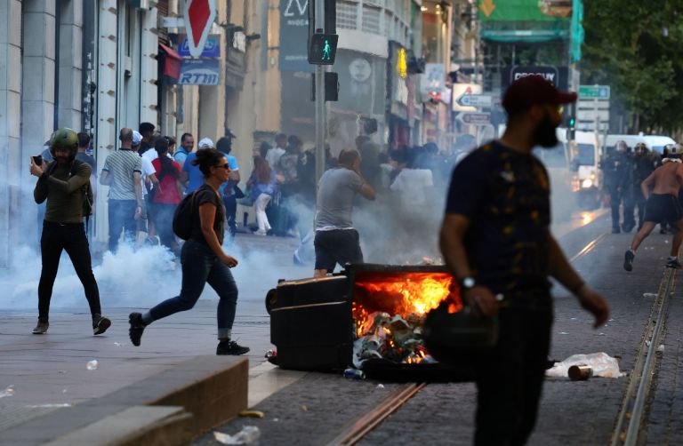 Réflexion sur les émeutes en France : pourquoi certaines manifestations deviennent violentes |  RANE