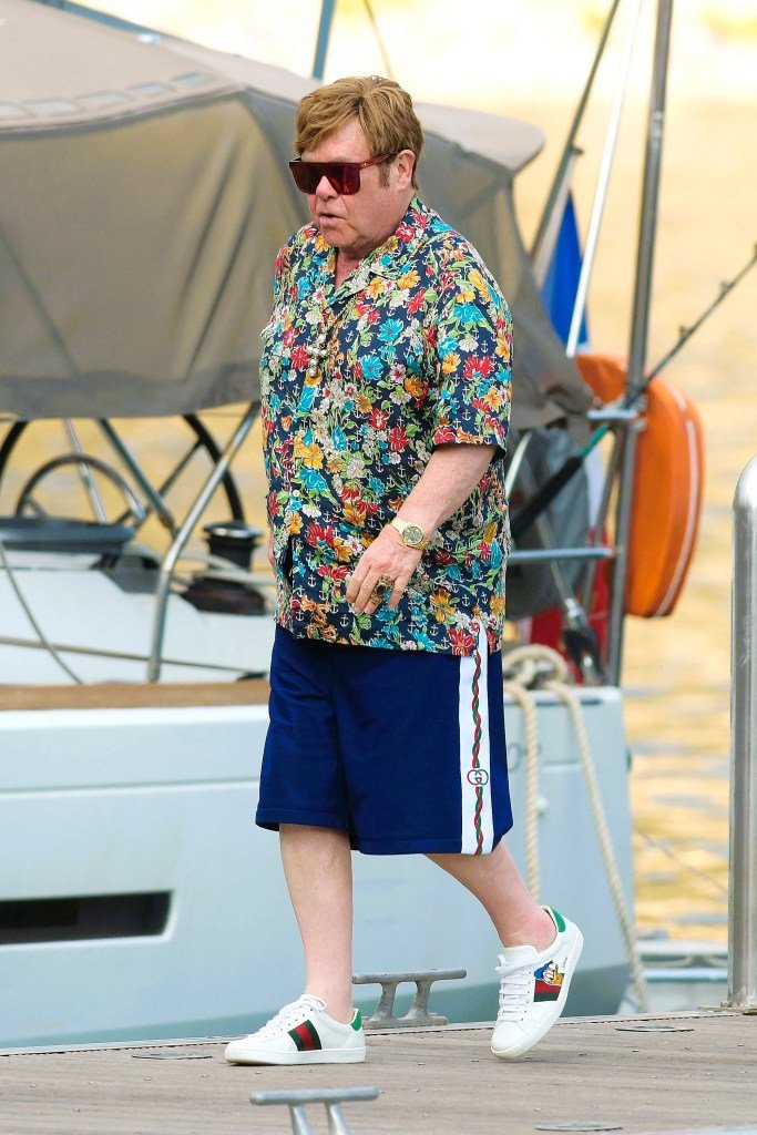 1693314416 567 Elton John 76 ans hospitalise apres une chute chez lui