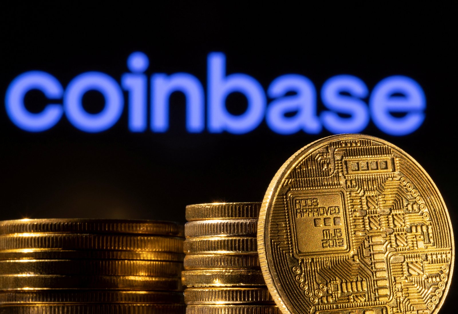 Coinbase va investir dans Circle et fermer le centre géré conjointement 1 L'illustration montre une représentation de la crypto-monnaie et du logo Coinbase