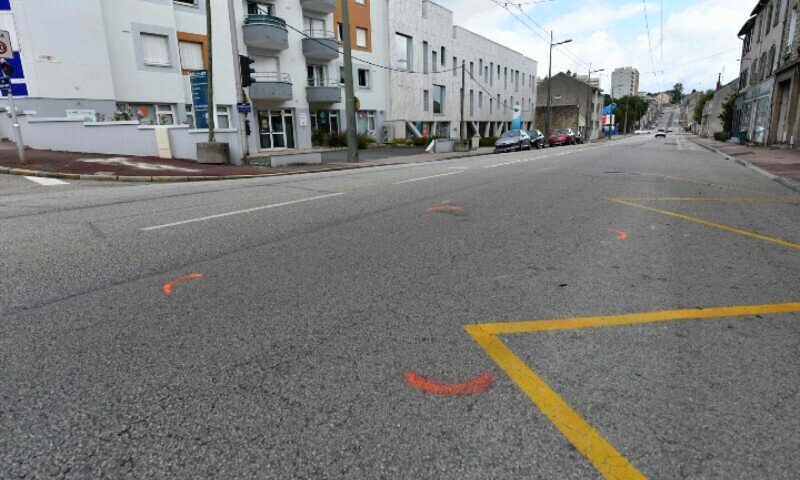 Deux morts après que la police a poursuivi un scooter en France