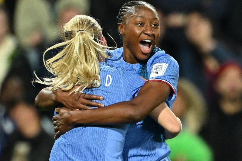 Kadidiatou Diani (R) a inscrit un but et deux passes décisives lors d'une victoire contre le Maroc lors des huitièmes de finale de la Coupe du monde féminine, mardi à Adélaïde, en Australie.  Photo de Michael Errey/EPA-EFE