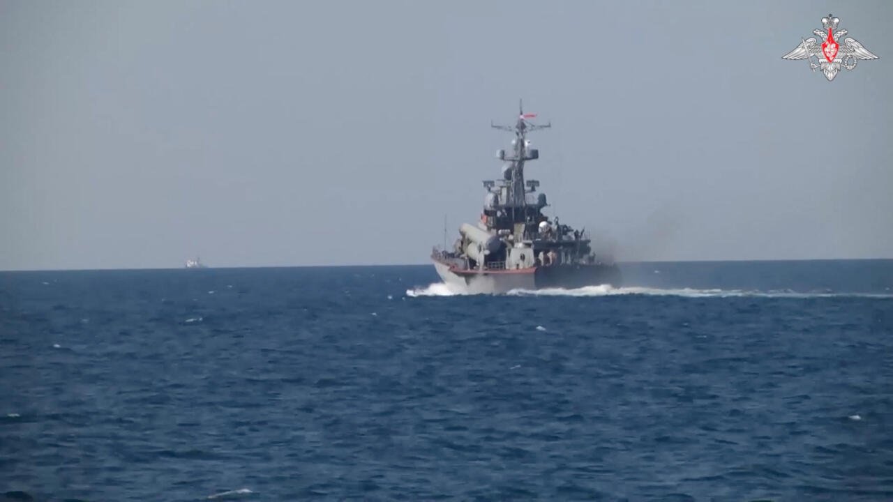 La Russie envoie des avions pour intercepter deux drones au-dessus de la mer Noire, selon Moscou