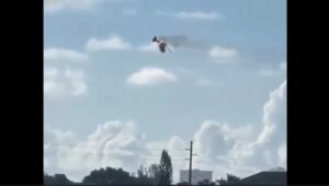 Le Boeing 777 d'Air France de Tokyo à Paris est détourné vers Shannon 1 Un hélicoptère de secours s'écrase à Pompano Beach en Floride
