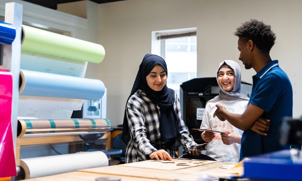 Le camp CS incite les étudiants réfugiés locaux à explorer l’informatique