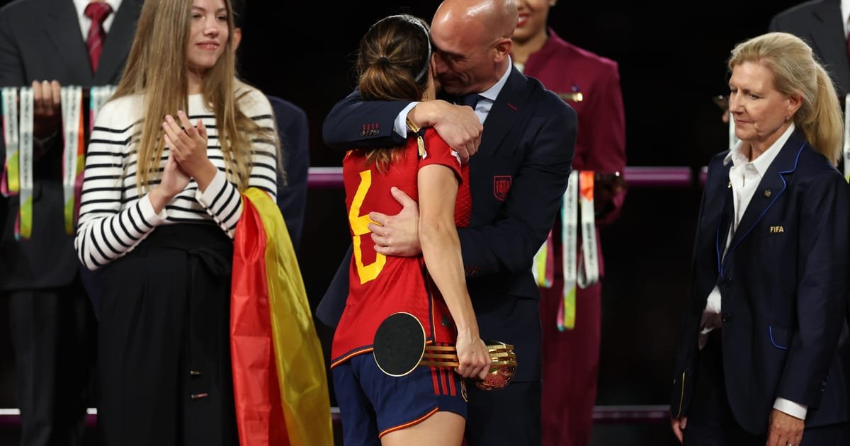 Le président du football espagnol va démissionner après avoir embrassé le vainqueur de la Coupe du monde sur les lèvres