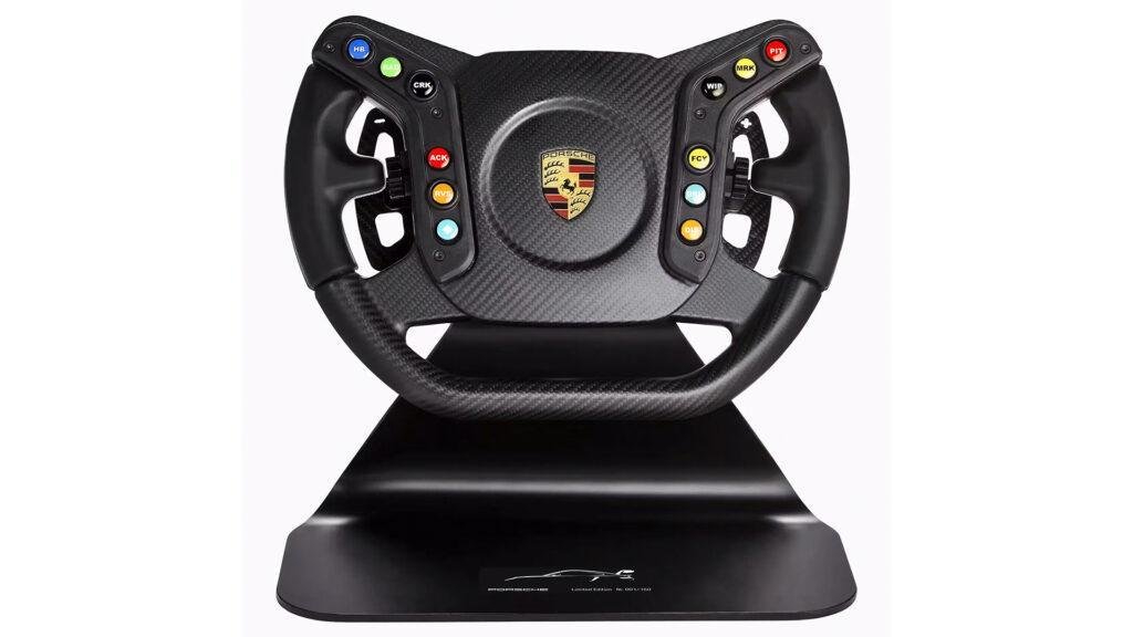 Porsche dévoile un volant de simulation de course exclusif à un prix élevé