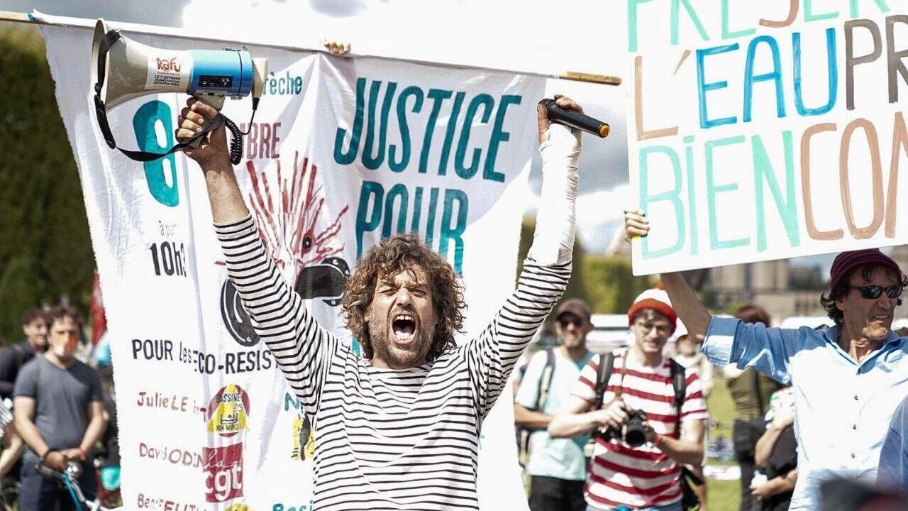 Un convoi de protestation contre le projet d’irrigation du gouvernement atteint Paris après 8 jours de marche