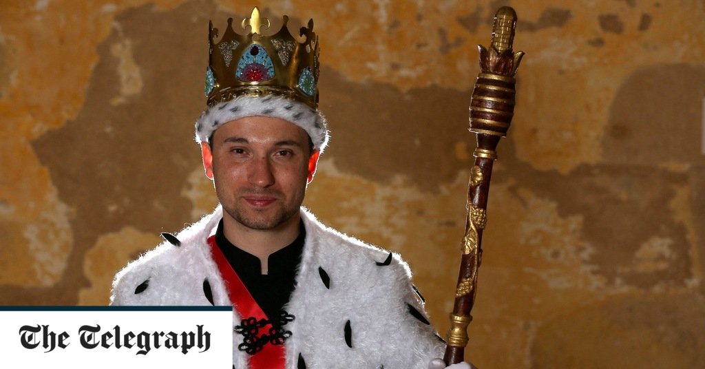 Un faux «prince» français organise une somptueuse cérémonie de couronnement dans le but de stimuler le tourisme