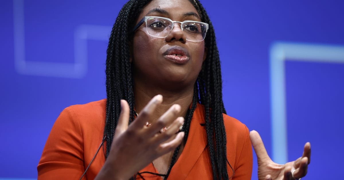 Un ministre britannique veut réprimer les salles de bains « non genrées »