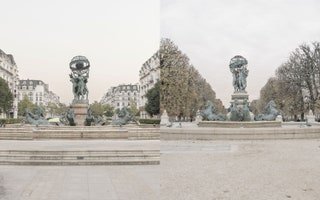 deux statues dans des fontaines.